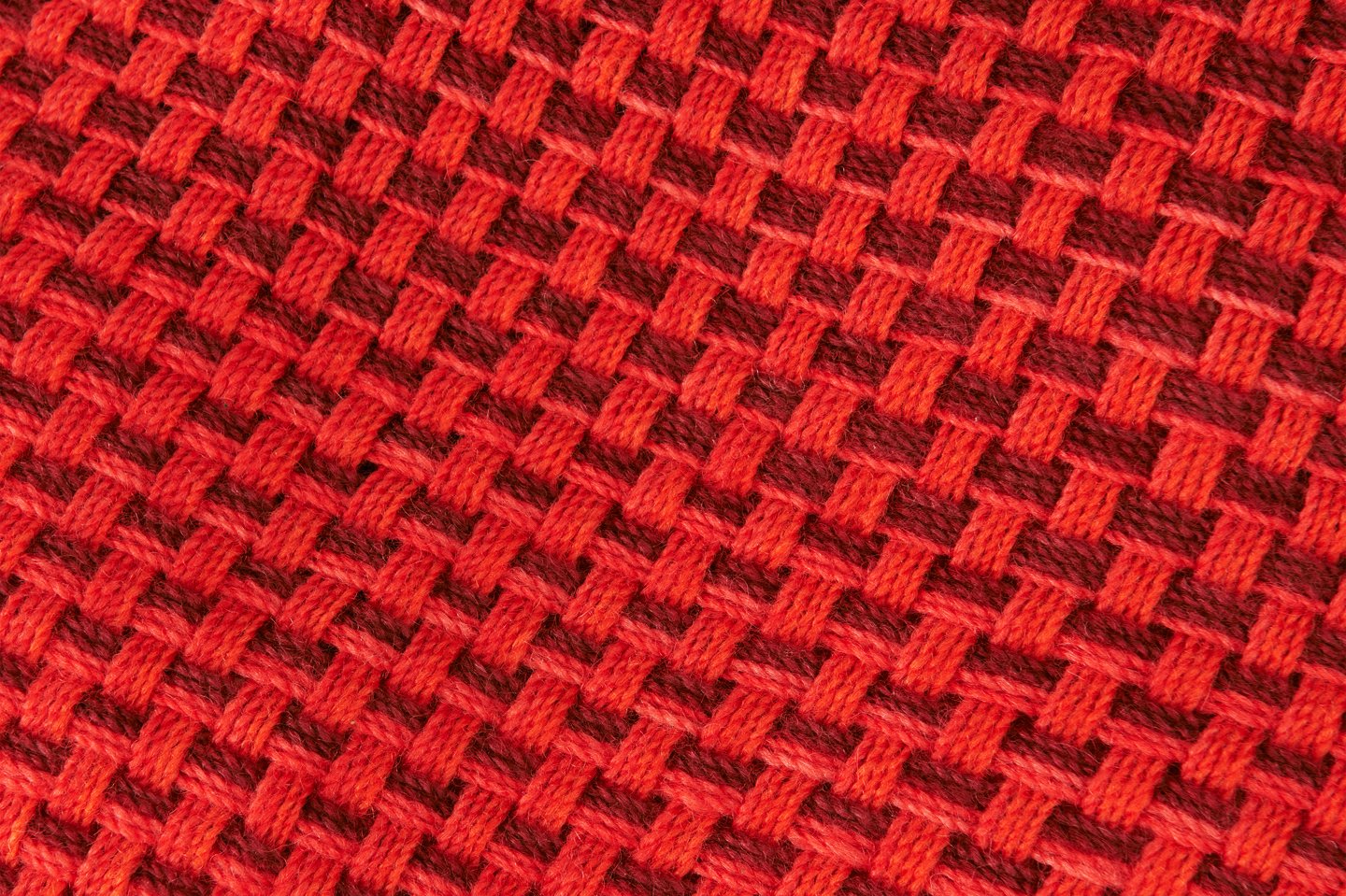 GRADIENT RED WOOL - THROW