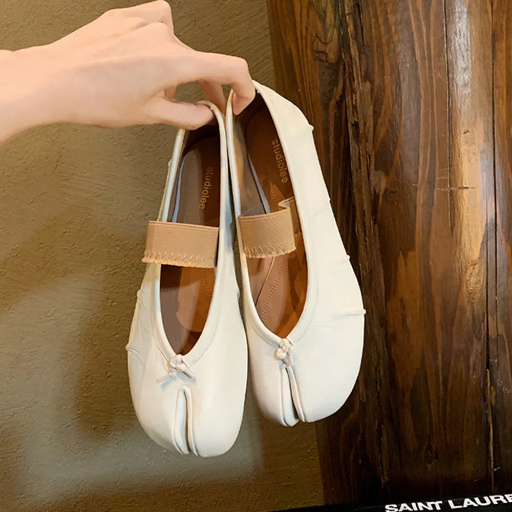 Women's Luxury Tabi Split-Toe Leather Ballet Flats  Smooth Leather Signature Frayed Elastic Straps Versatile dress jeans