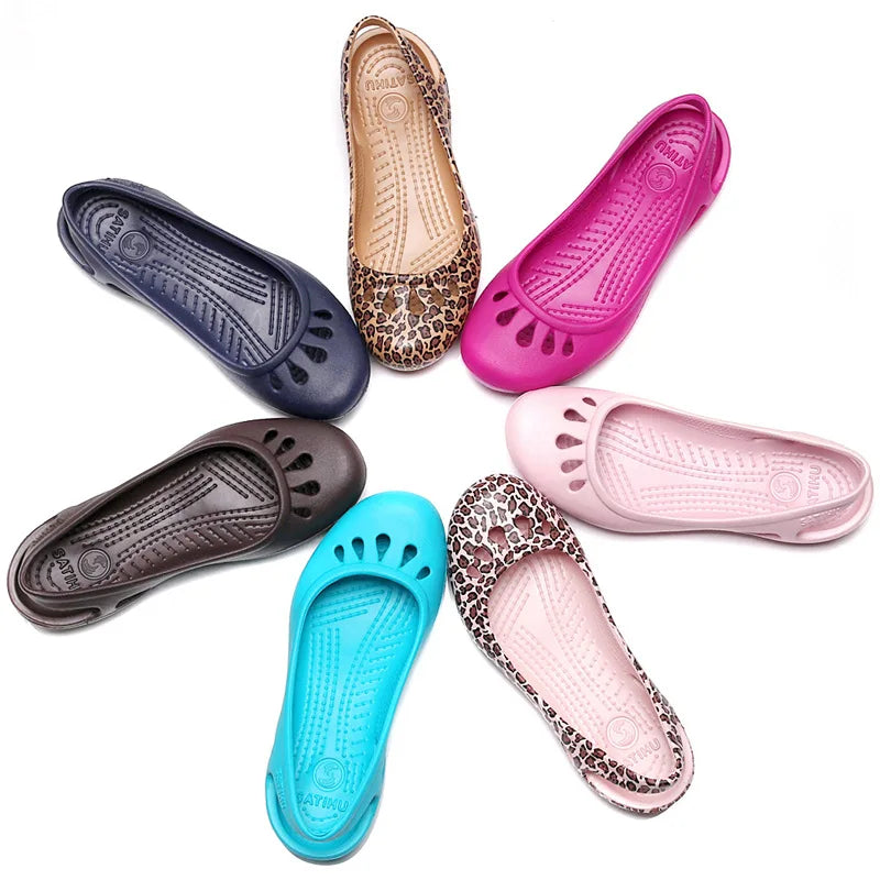 Summer Lightweight Non-Slip Hole Shoes Women's Flat Sandals Nurse Shoes Casual Jelly Beach Shoes Female Waterproof Flip Flops