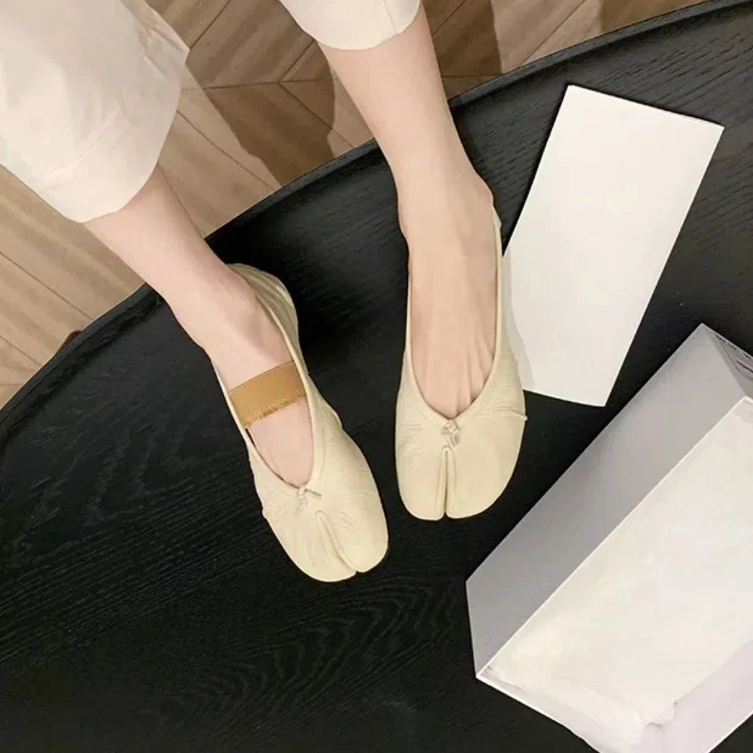 Women's Luxury Tabi Split-Toe Leather Ballet Flats  Smooth Leather Signature Frayed Elastic Straps Versatile dress jeans