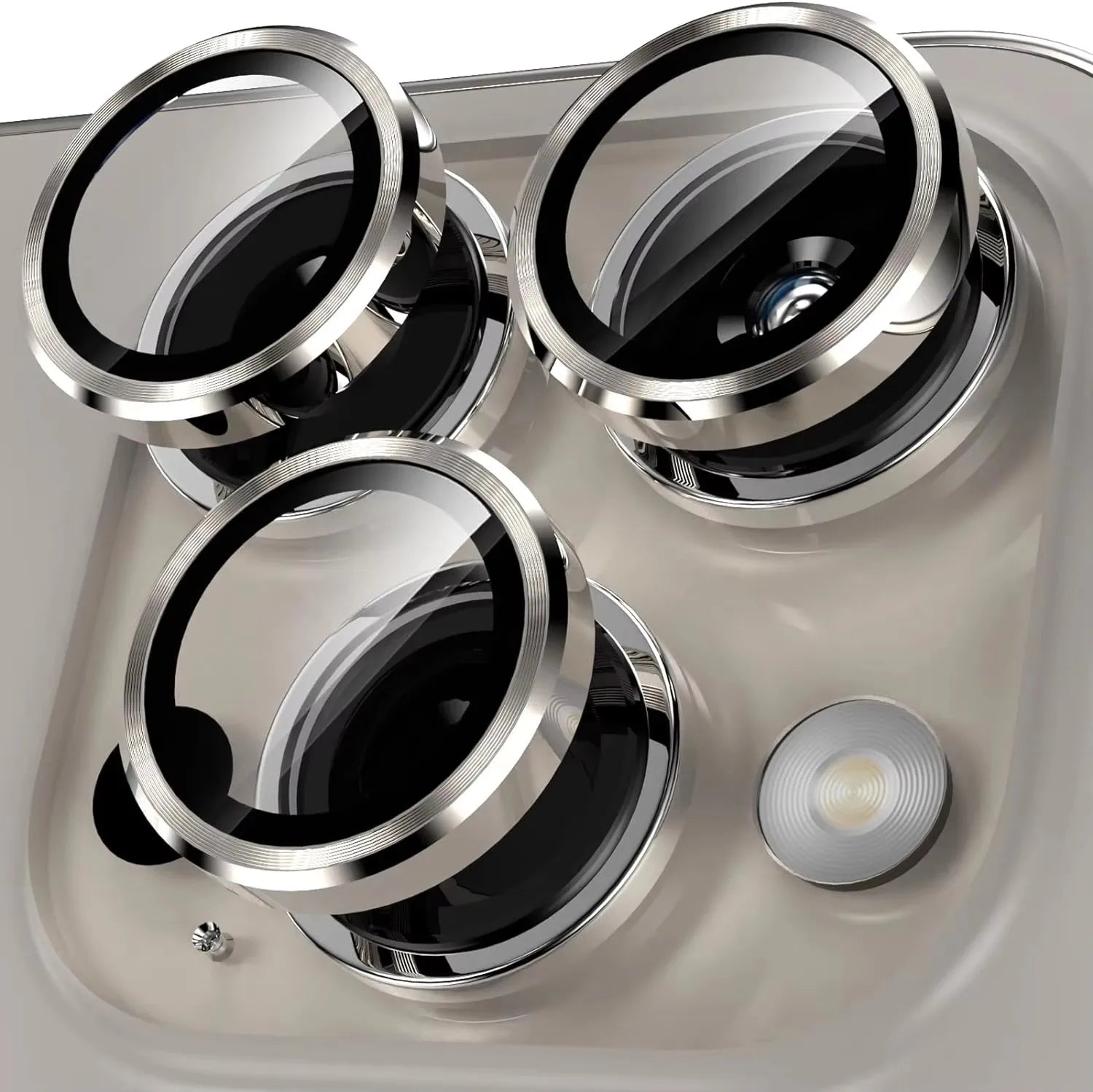 Detta är ett "3-2PCS Camera Lens Protector" för iPhone 17 Pro Max/17Pro/17Air med metallring och glasskydd. Produkten har en aluminiumlegerad ram med 3D-textur som både skyddar kameralinsen och ger telefonen en stilren look