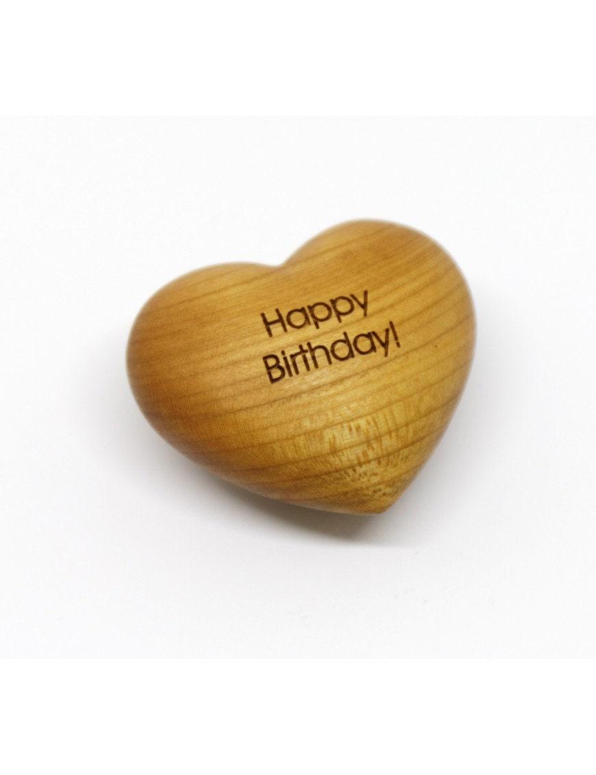 Thankgoods Holzherz Happy Birthday! als Geschenk zum Geburstag.
